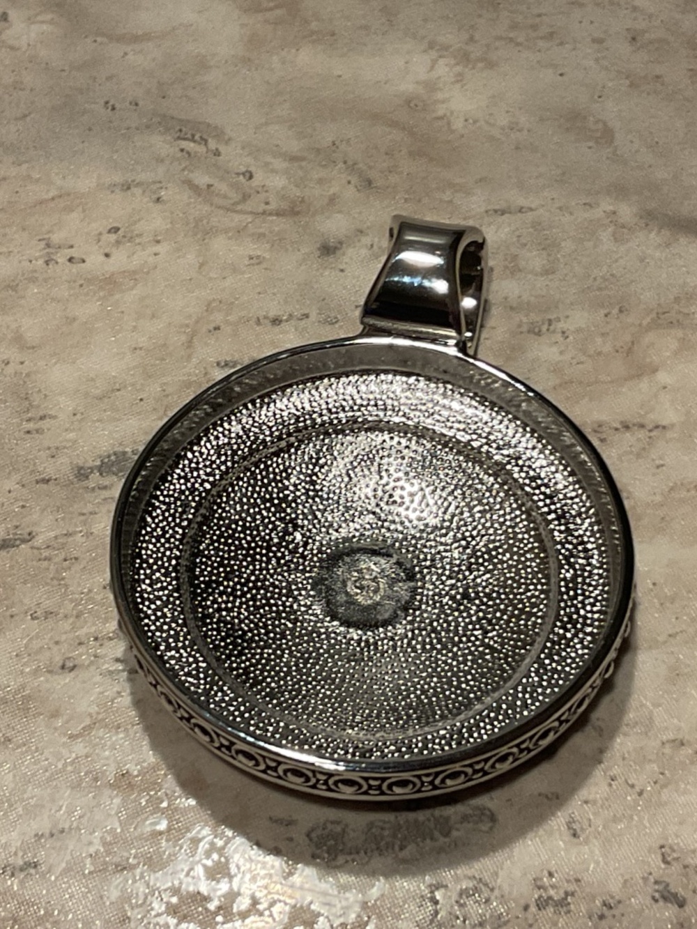 Premier Designs Pendant Silvertone Black Enamel 1.75” diameter magnetic closure - Picture 3 of 5